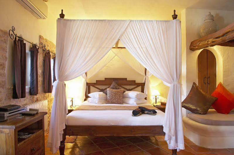 Agroturismo Atzaro Santa Eulària des Riu Εξωτερικό φωτογραφία